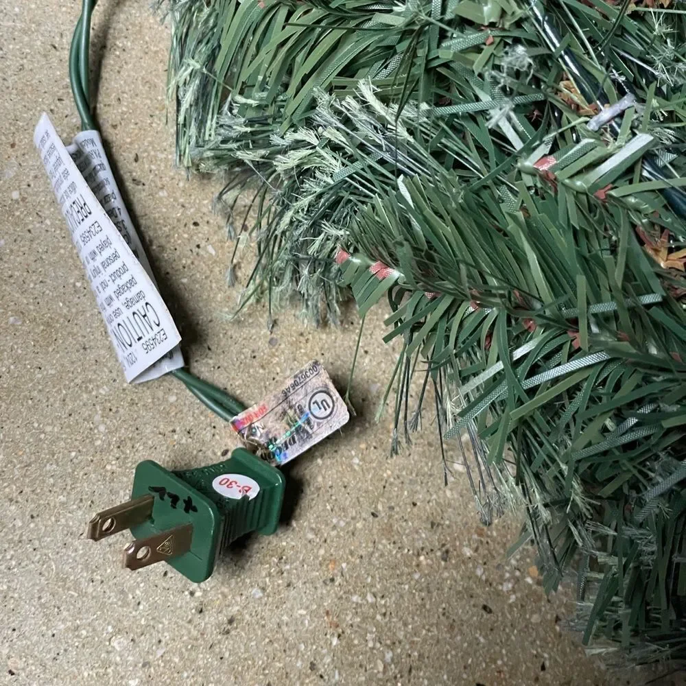 Pre-Lit Christmas Door Wreath (Plug-In Wreath!)